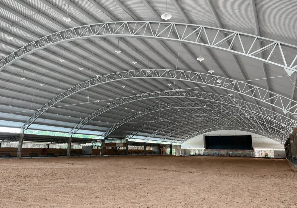 Montagem de Coberturas Metálicas em Arco